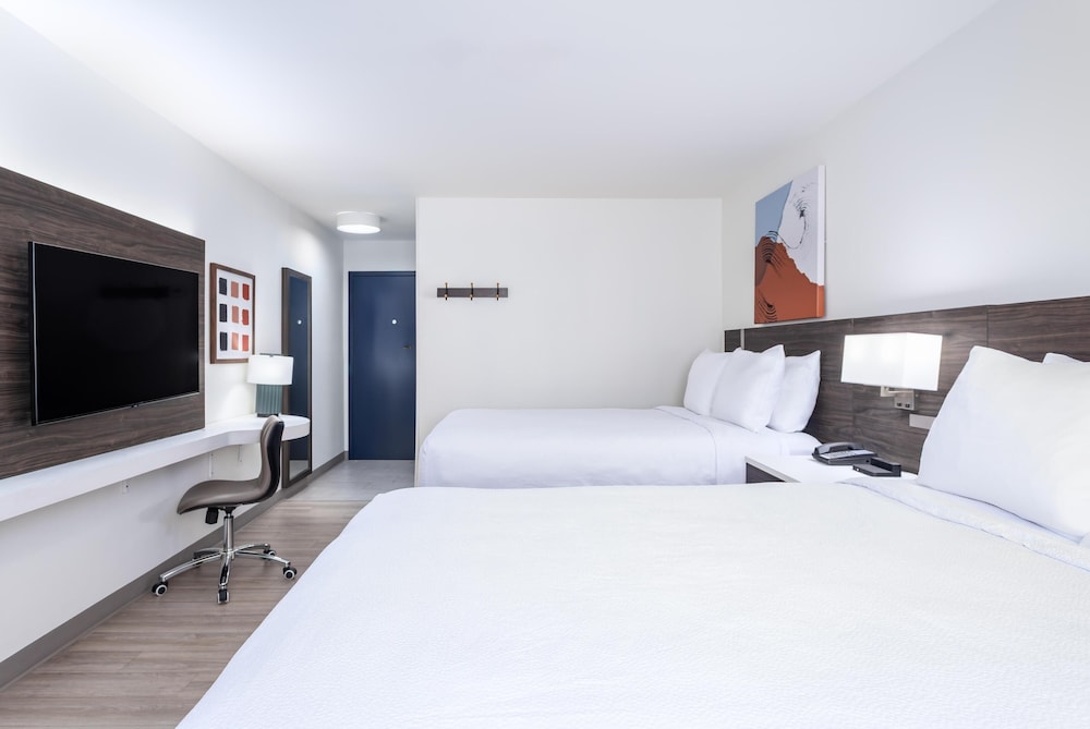 Room, 2 Queen Beds - Photo 2