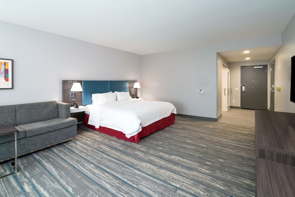 Room, 1 King Bed, Accessible (Mobility & Hearing, Roll-in Shower)