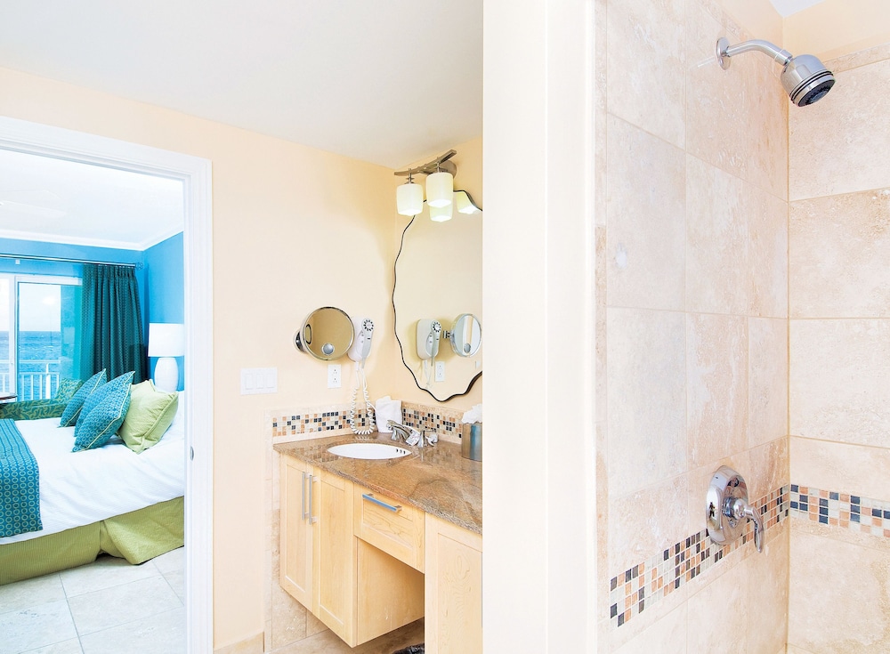 Studio Suite, 1 King Bed, Oceanfront - Photo 3