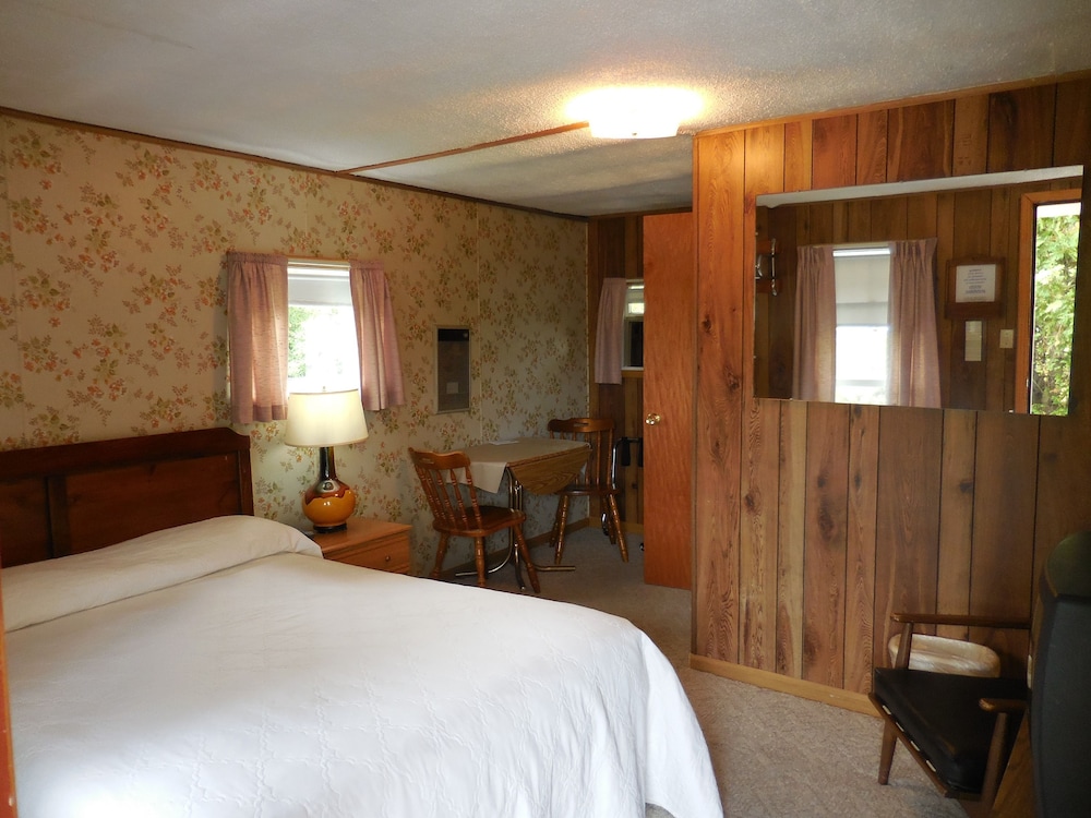 Basic Cabin, 1 Double Bed photo 1