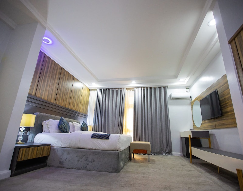 Luxury Suite