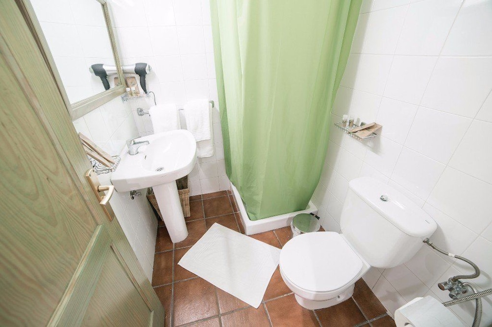 Standard Twin Room - Mountain View photo 3