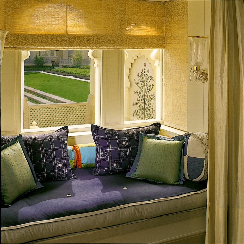 Premier Room, 1 King Bed - Photo 5