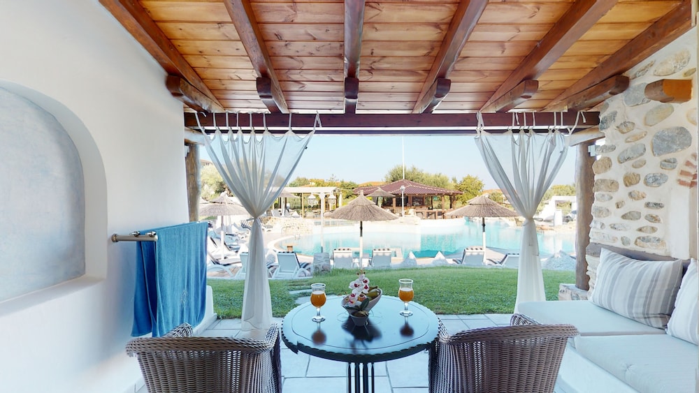 Maisonette Front Pool