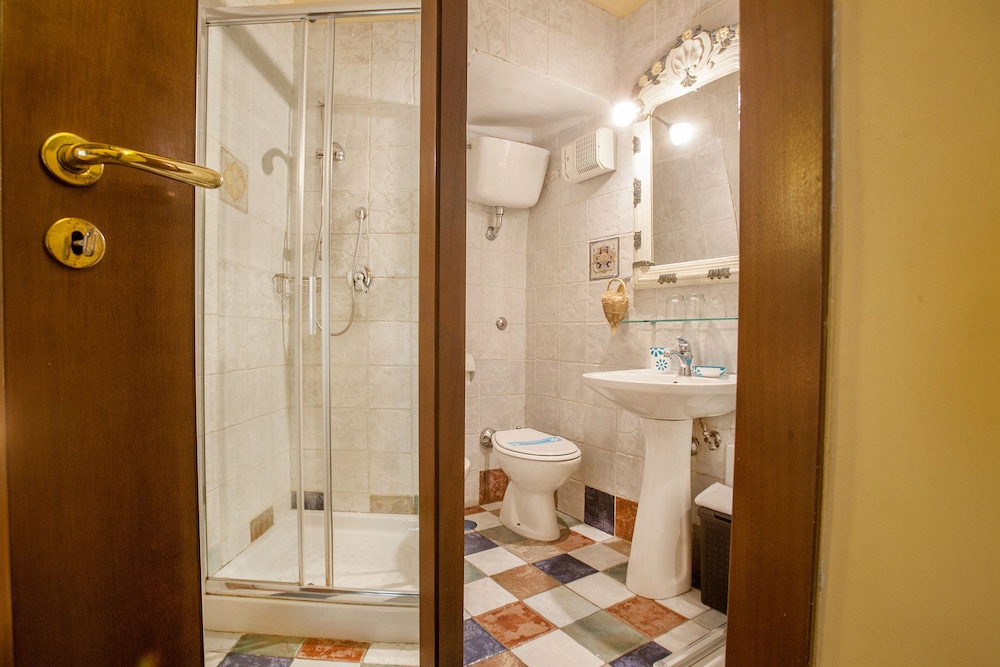 Deluxe Double Room, 1 Bedroom, City View photo 3