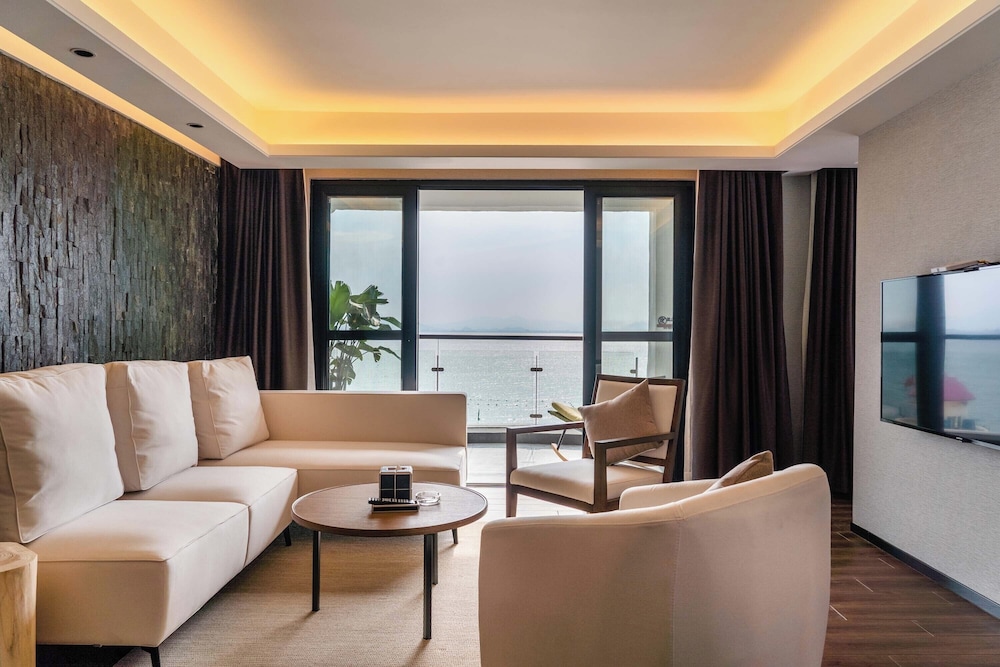 Premier Suite, Beach View photo 1
