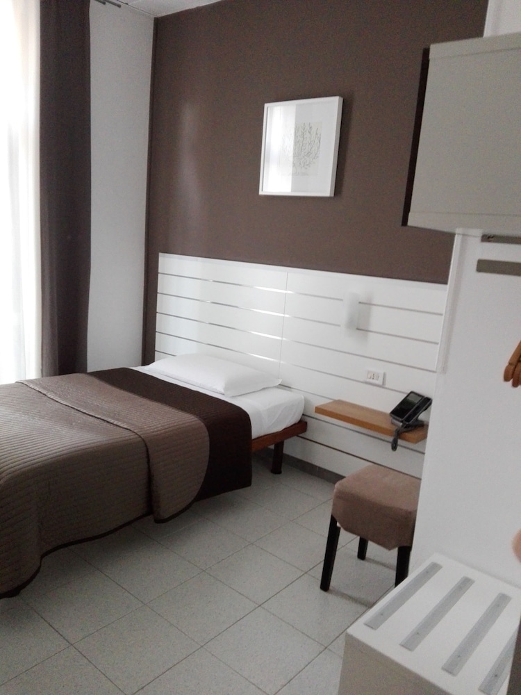 Standard Single Room photo 2