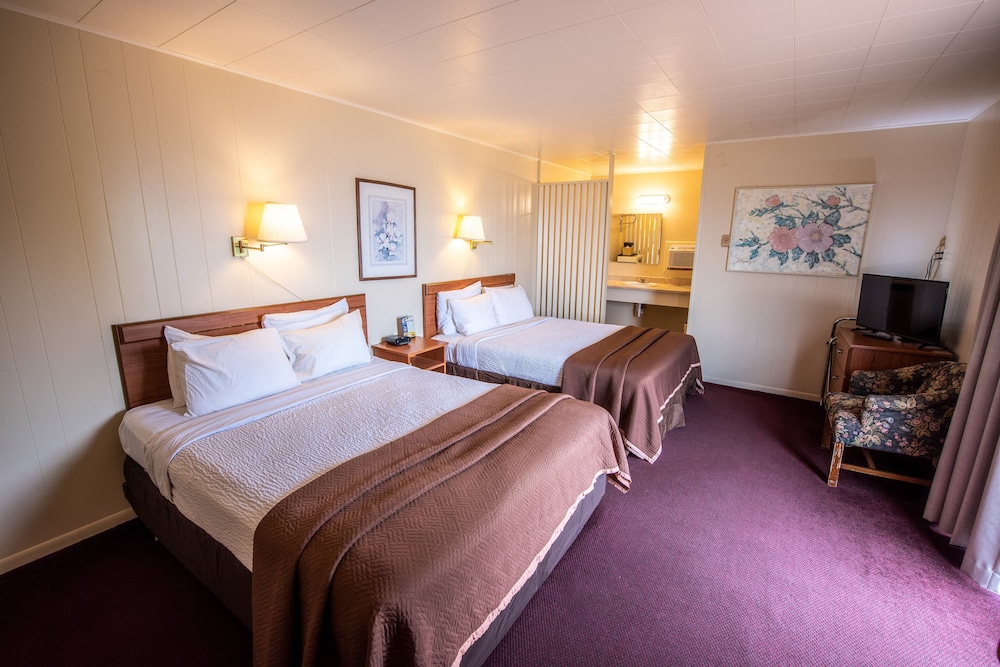 Standard Room, 2 Queen Beds, Non Smoking photo 1