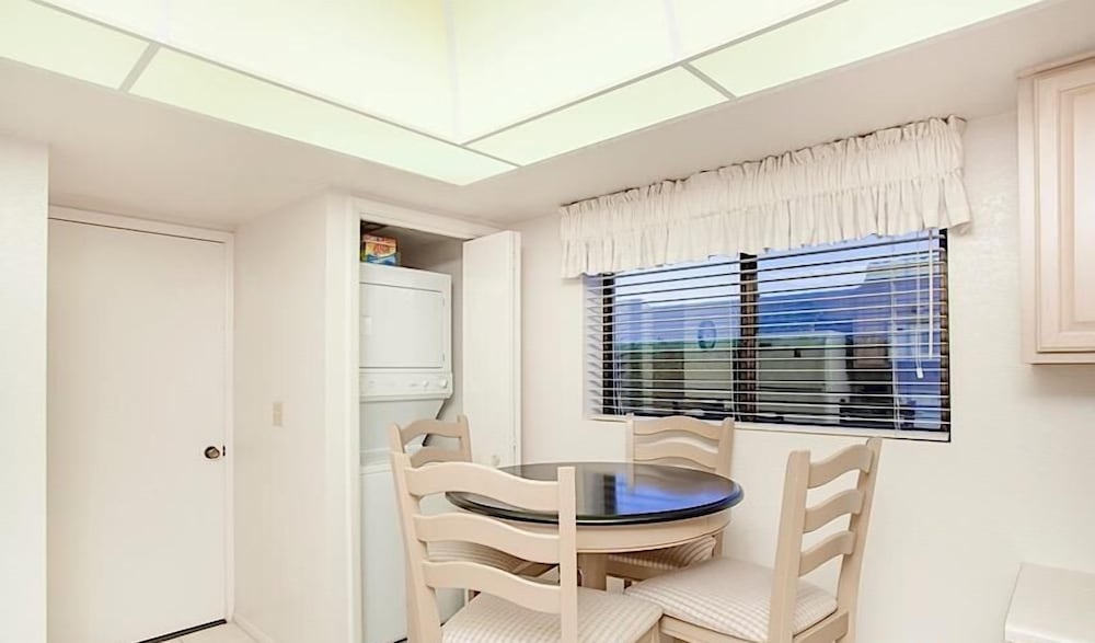 Condo, 2 Bedrooms photo 2