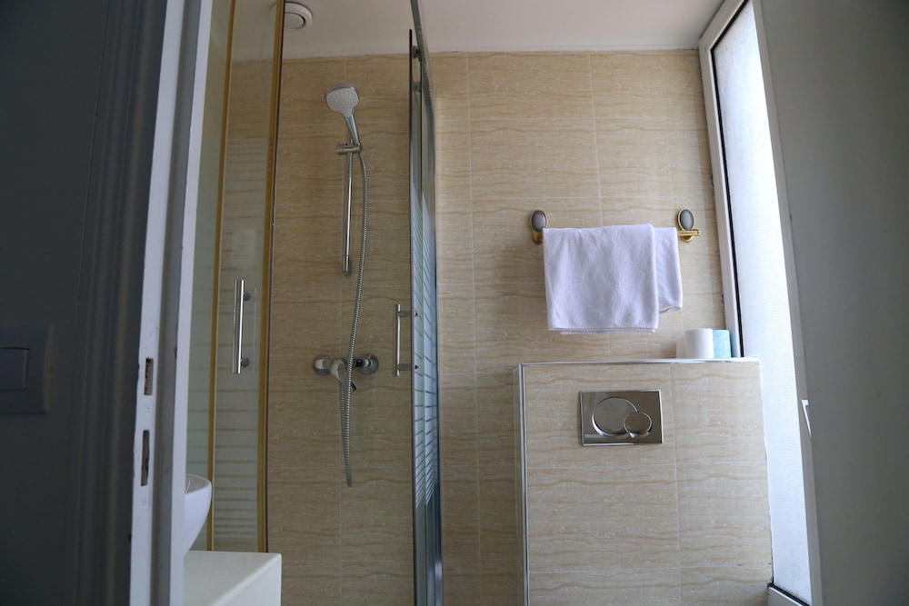 Double Room - Photo 8