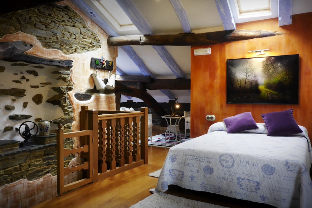 Habitación Doble  (Techo inclinado - O Cuarto de Anuncia)