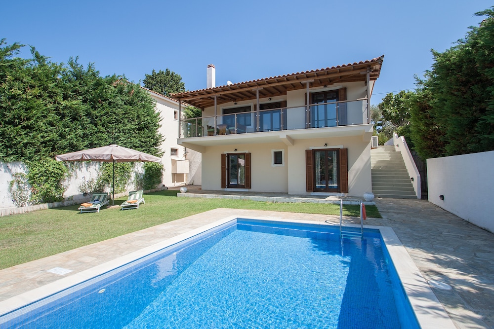 Grand Villa, 2 Bedrooms, Private Pool, Garden Area photo 2