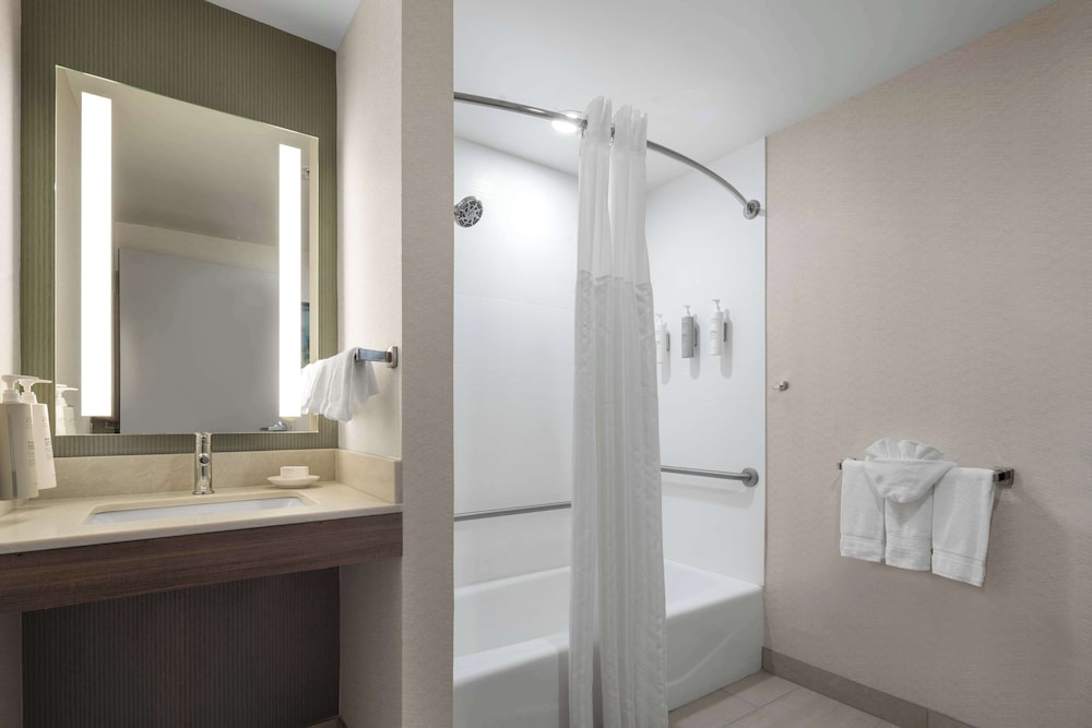 Junior Suite, Accessible - Photo 4