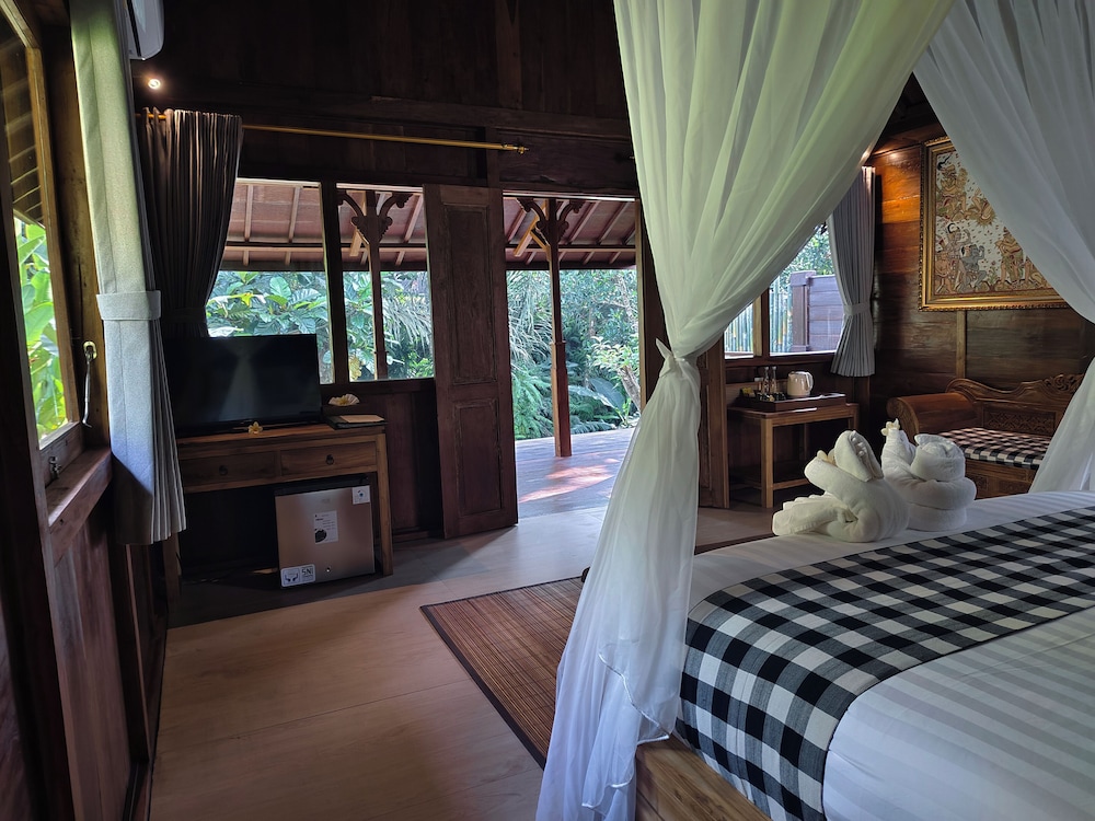 Honeymoon Suite