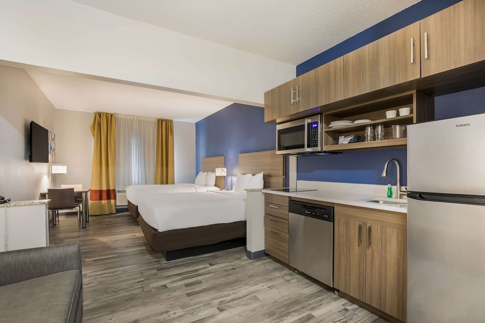 Suite, Multiple Beds, Non Smoking (Efficiency) - Photo 3