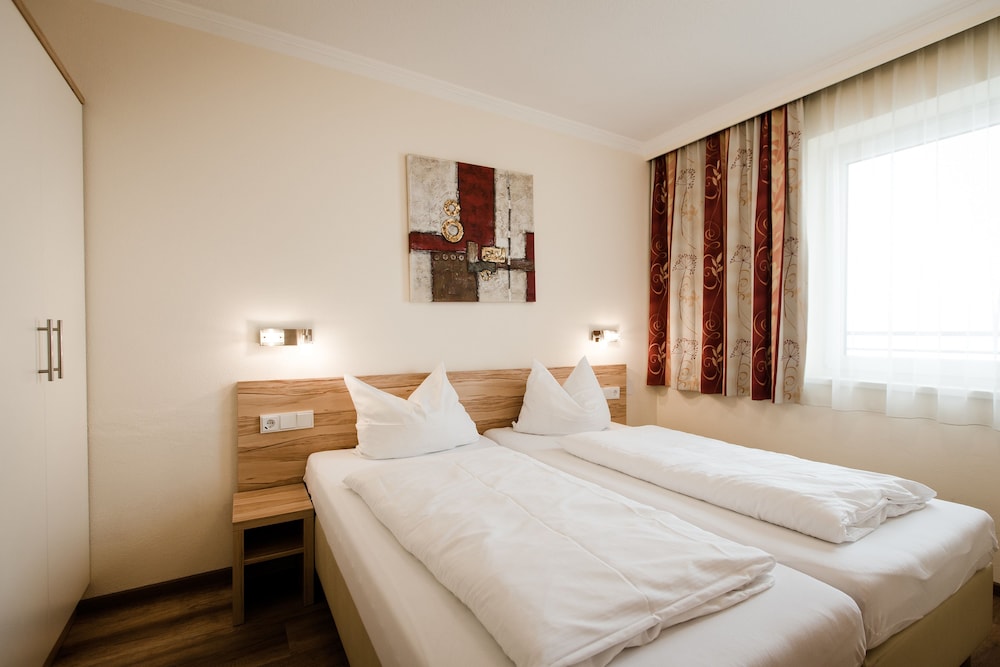 Family Suite, 1 Bedroom, Refrigerator & Microwave, Mountain View