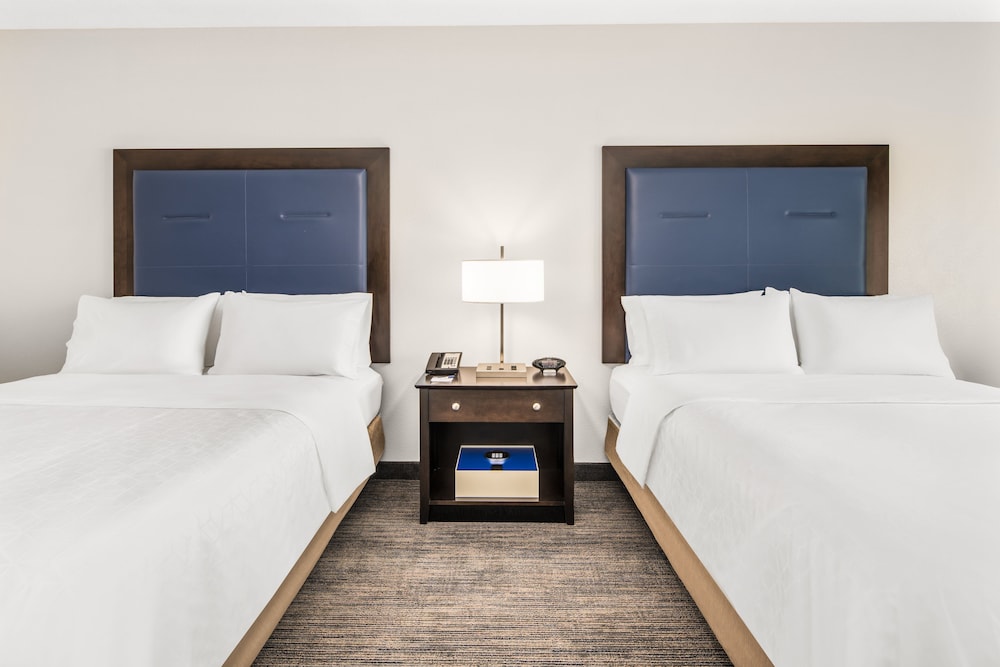 Standard Room, 2 Queen Beds, Accessible (Comm, Mobil, Roll In Shwr) - Photo 3