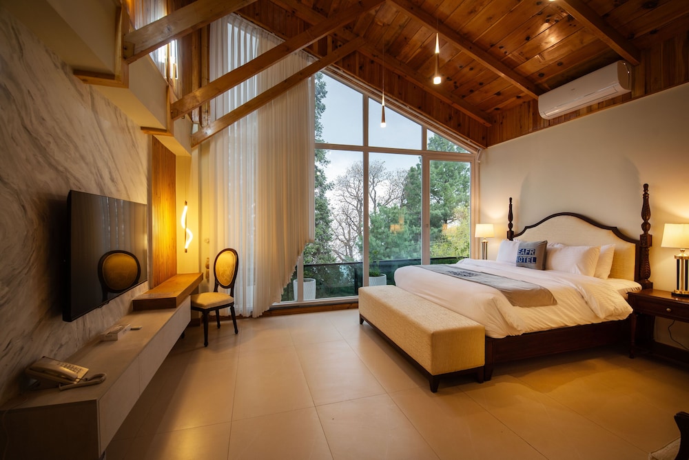 Executive Room