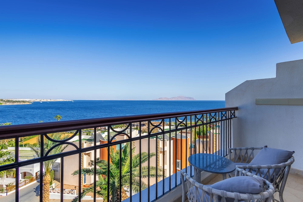 Premium Jacuzzi Room Sea View (Adults Only) thumbnail 6
