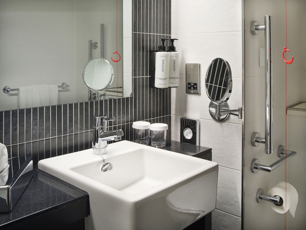 Standard Room, 1 Double Bed, Accessible - Photo 4