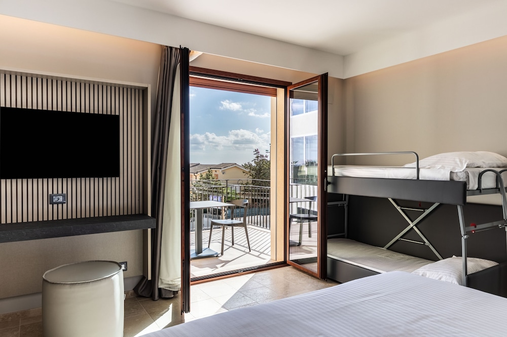 Junior Studio Suite, Terrace, Partial Sea View