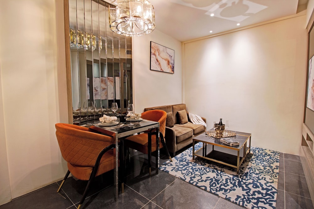 Premium Suite - Photo 10