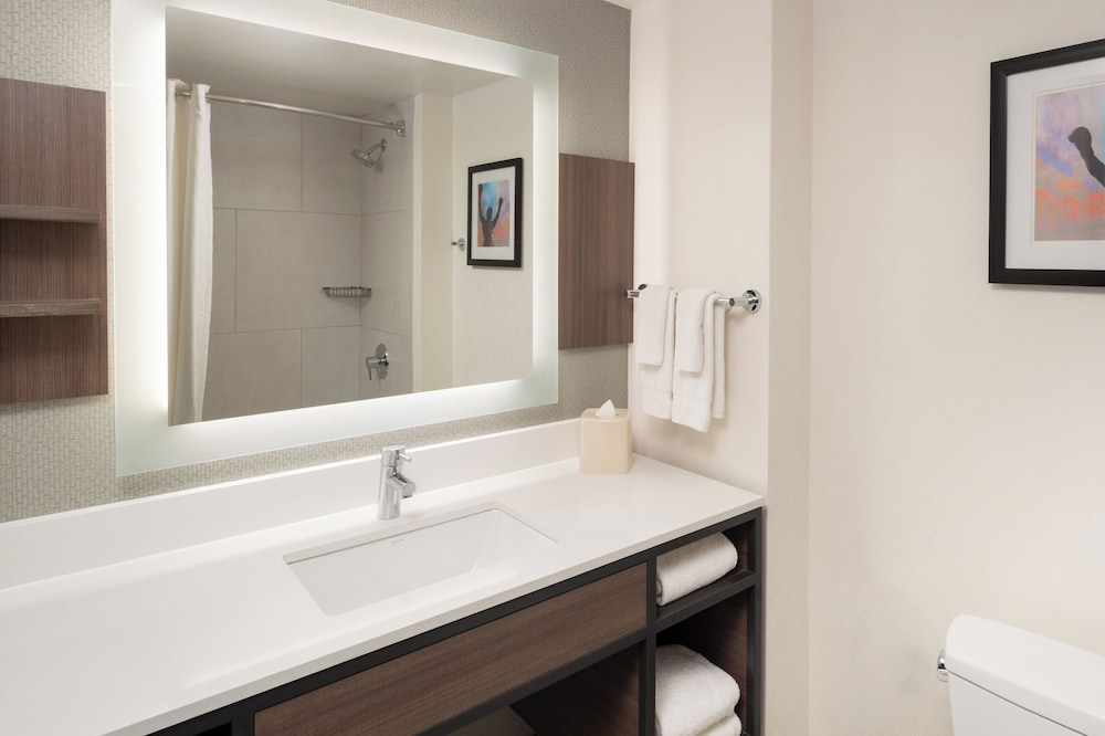 Junior Studio Suite, 2 Queen Beds photo 2