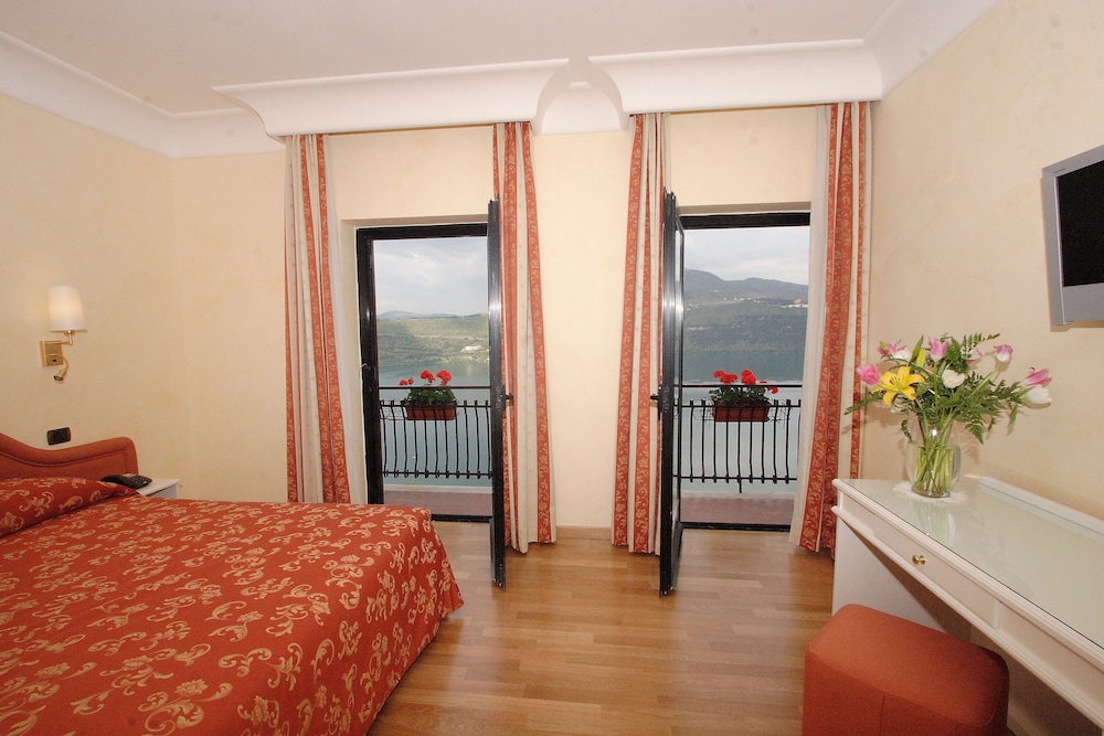 Superior Double Room, Lake View - Photo 2