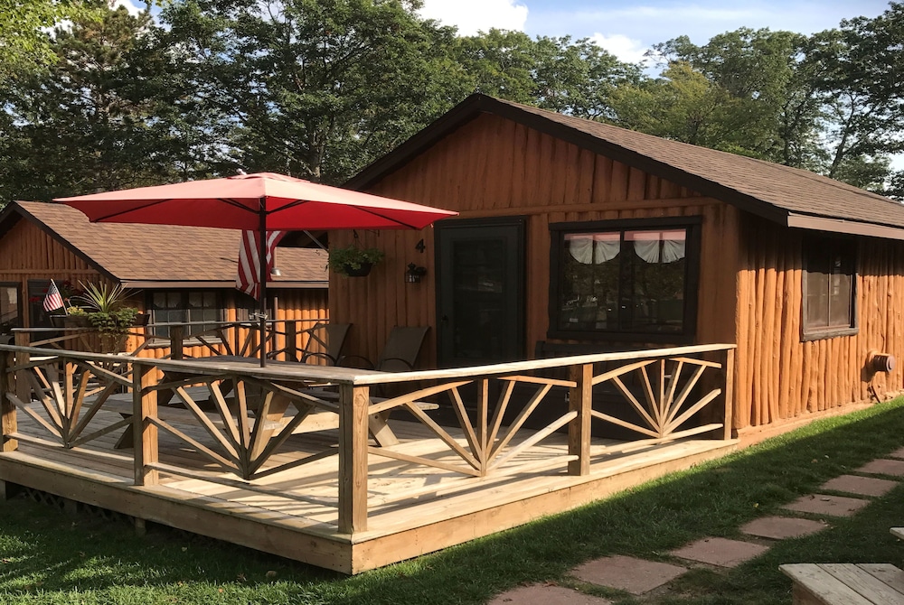 Cabin 4, Lakefront photo 1