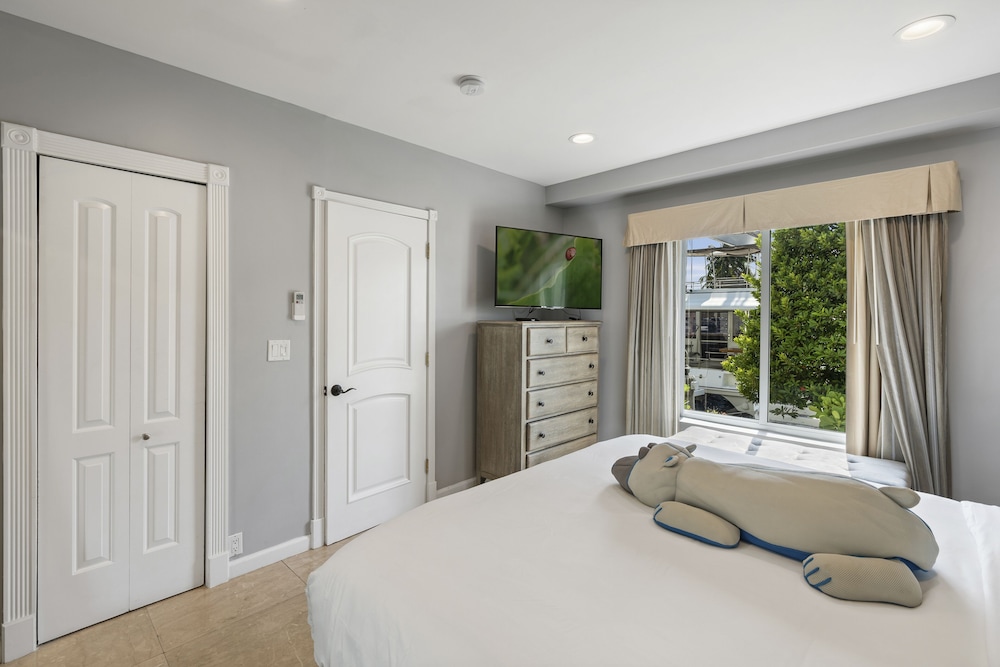 Premium Suite, 1 Bedroom, Patio, Bay View photo 2