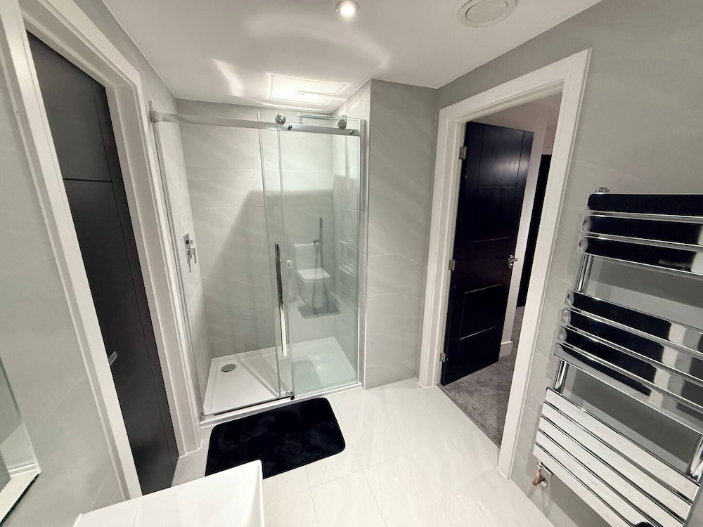 Luxury Home 5 Bedroom 3 Bathroom Games Room Parking, Foto 26