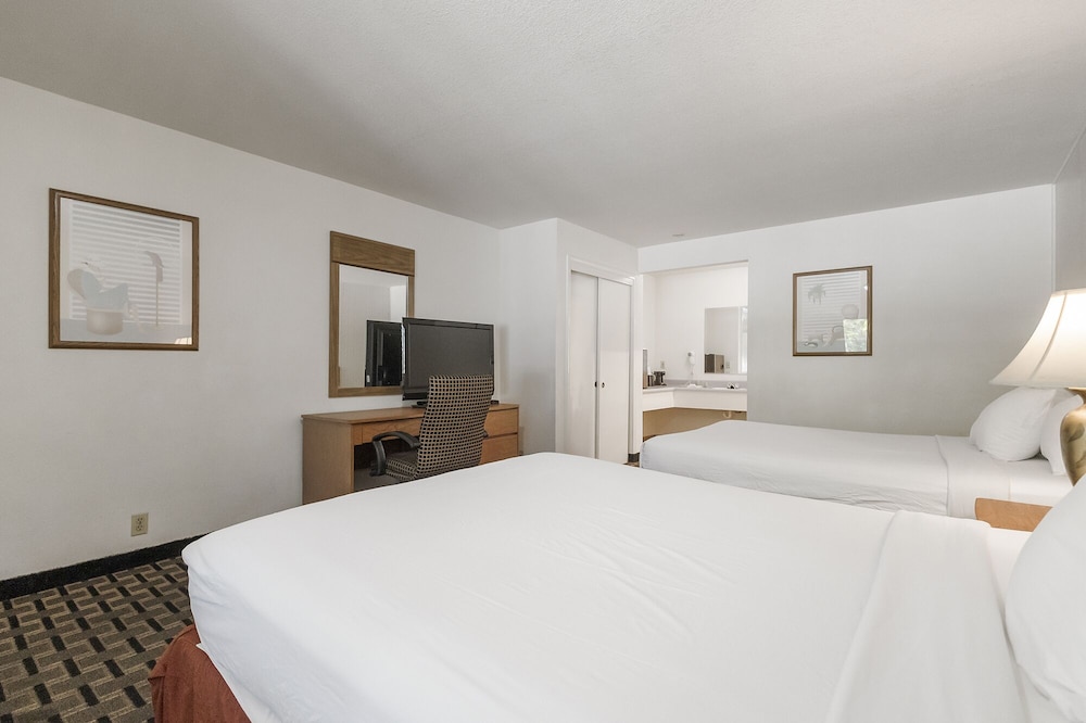 Standard Double Room, 2 Queen Beds, Non Smoking photo 2