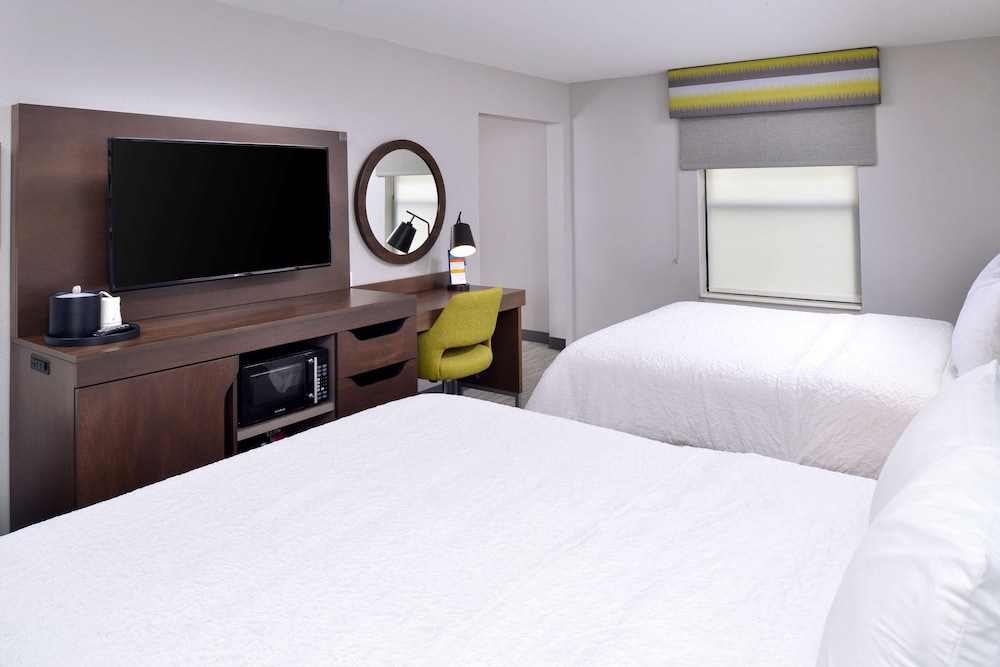 Family Room, 2 Queen Beds, Non Smoking photo 2