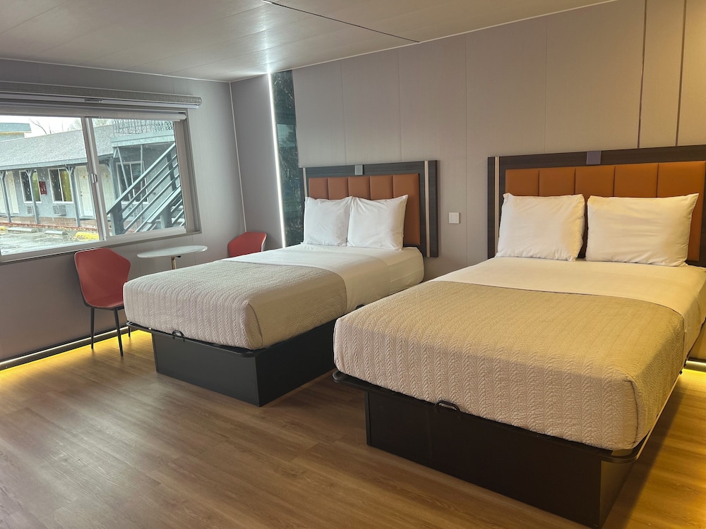 Deluxe Double Room, 2 Double Beds (Second Floor) photo 2