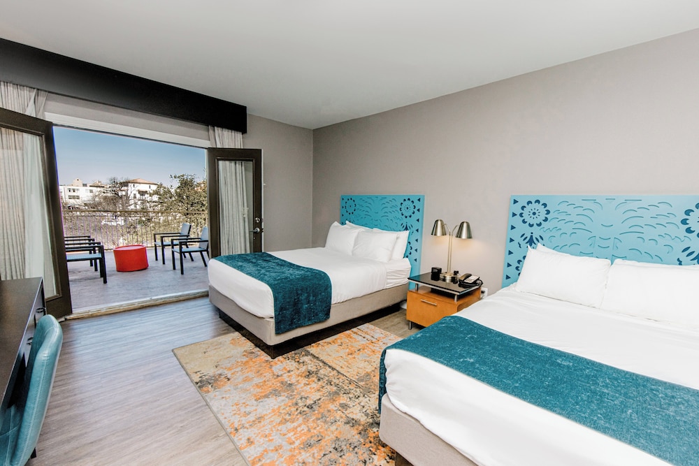 Standard Room, 2 Queen Beds, Balcony, Courtyard View - Photo 2