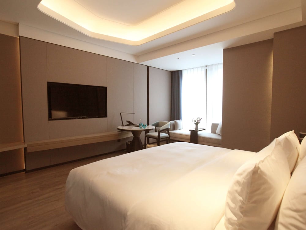 Deluxe Room, 1 King Bed