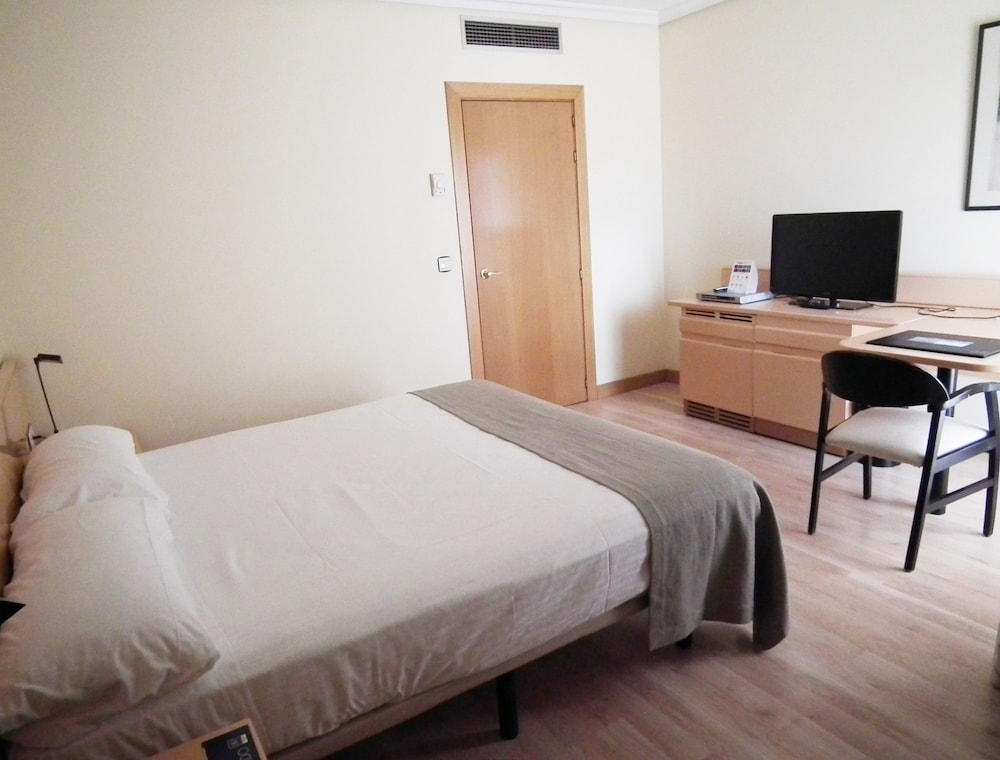 Standard Double Room Single Use - Photo 2