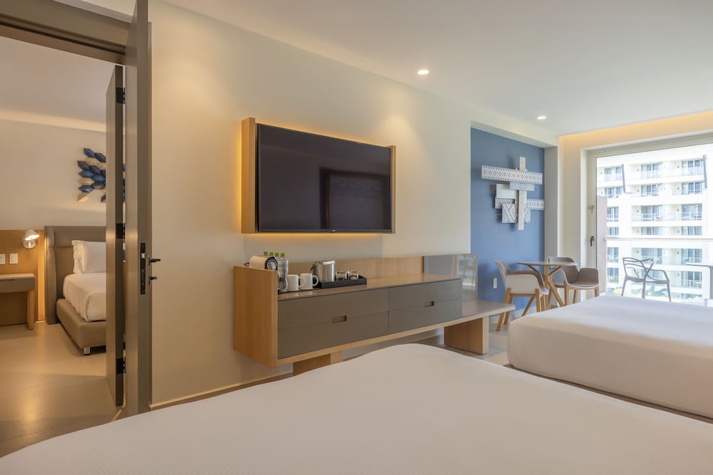 Two Bedroom Luxury Junior Suite - Photo 4