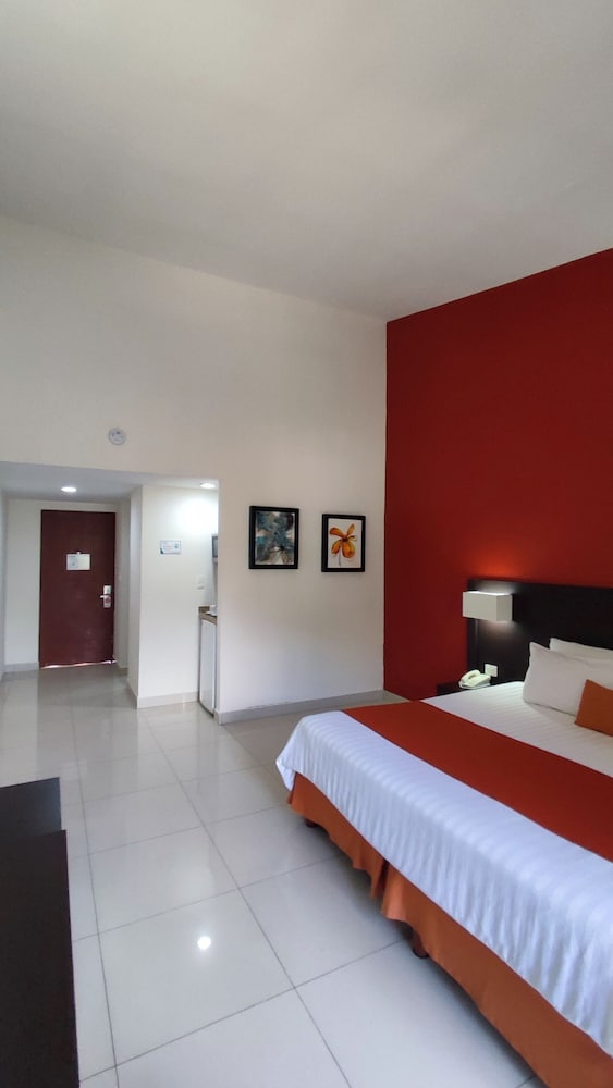 Standard Room, 1 King Bed photo 2
