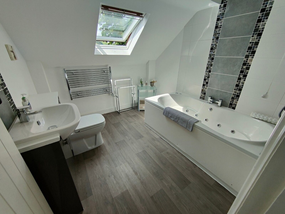 Luxury Apartment, Private Bathroom, Mountain View photo 2