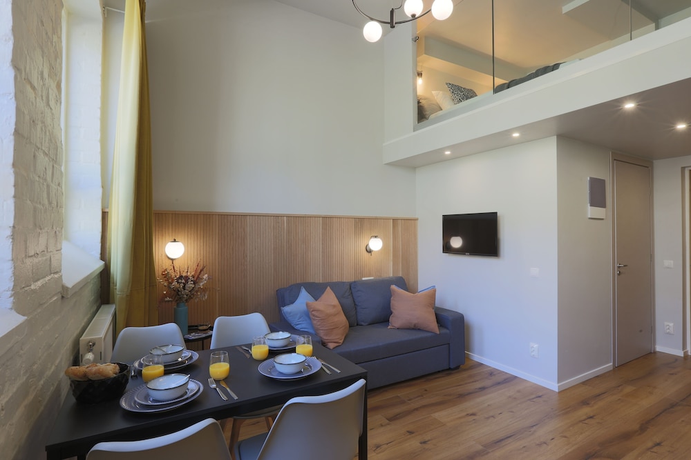 Economy Loft, 1 Queen Bed with Sofa bed photo 1