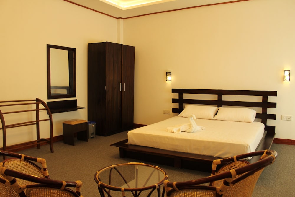 Luxury Double Room, 1 Queen Bed, Private Bathroom, Lagoon View
