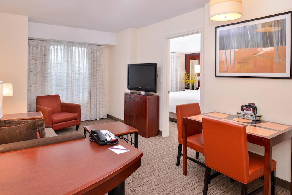 Suite, 1 Bedroom - Photo 3