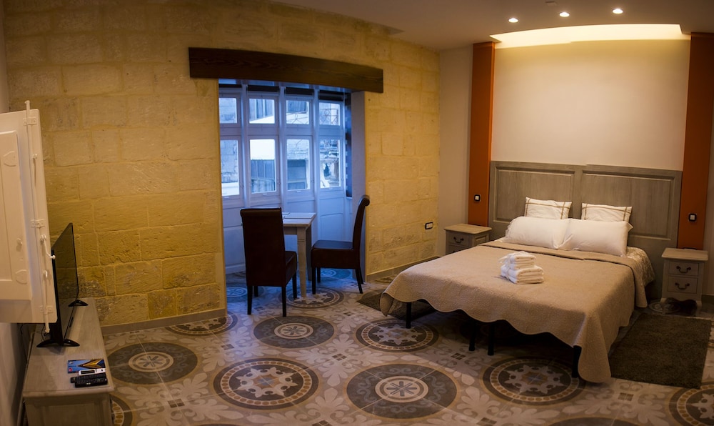 Superior Double Room, City View photo 1
