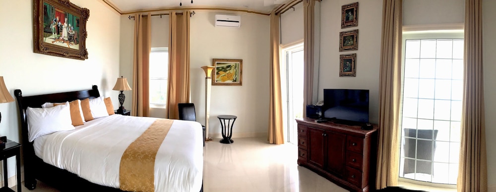 Diamond (Luxury,Ocean & Pool View,Balcony) photo 3