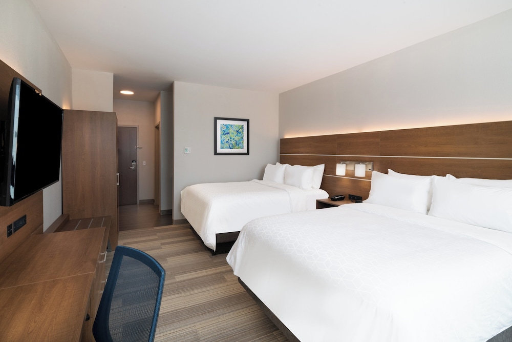 Suite, Multiple Beds - Photo 2