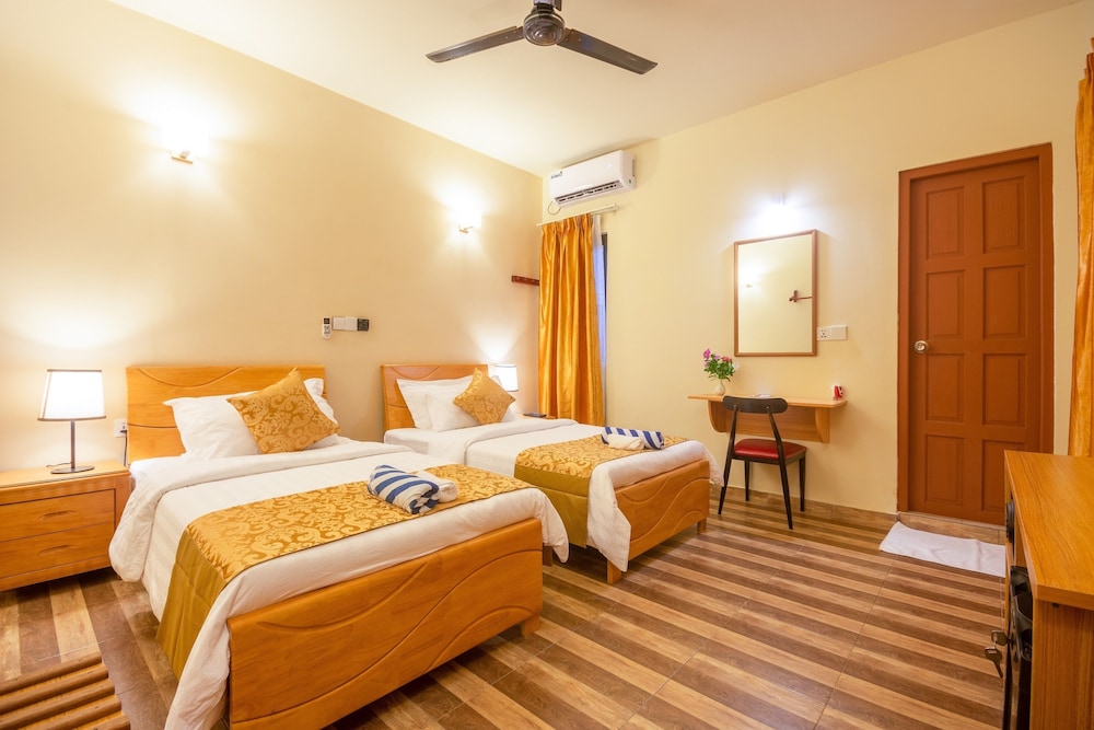 Comfort Room, 1 Queen Bed, Garden View, Ground Floor photo 2
