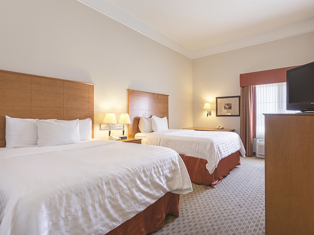 Room, 2 Queen Beds, Accessible, Non Smoking (Roll-In Shower) - Photo 3