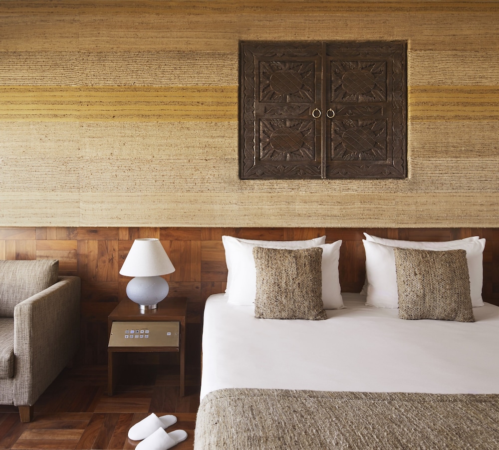 Executive Suite, 1 King Bed, City View