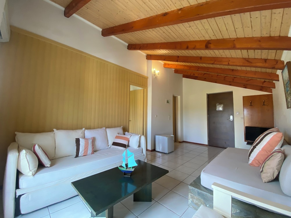 Family Room, 2 Bedrooms, Garden View photo 1